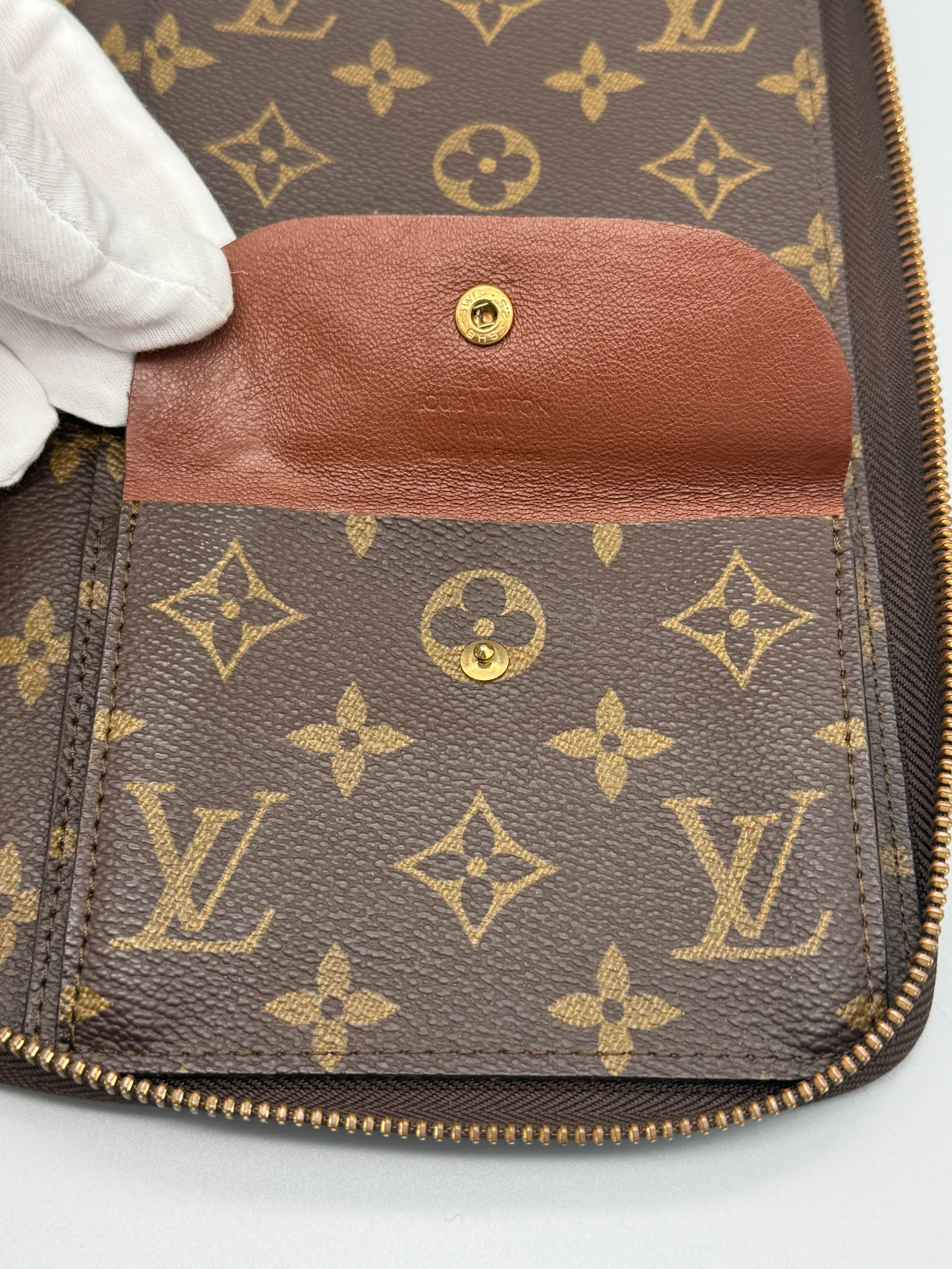 10050 Authentic Pre-loved Louis Vuitton Poche Escapade Bifold Organizer in Monogram Canvas