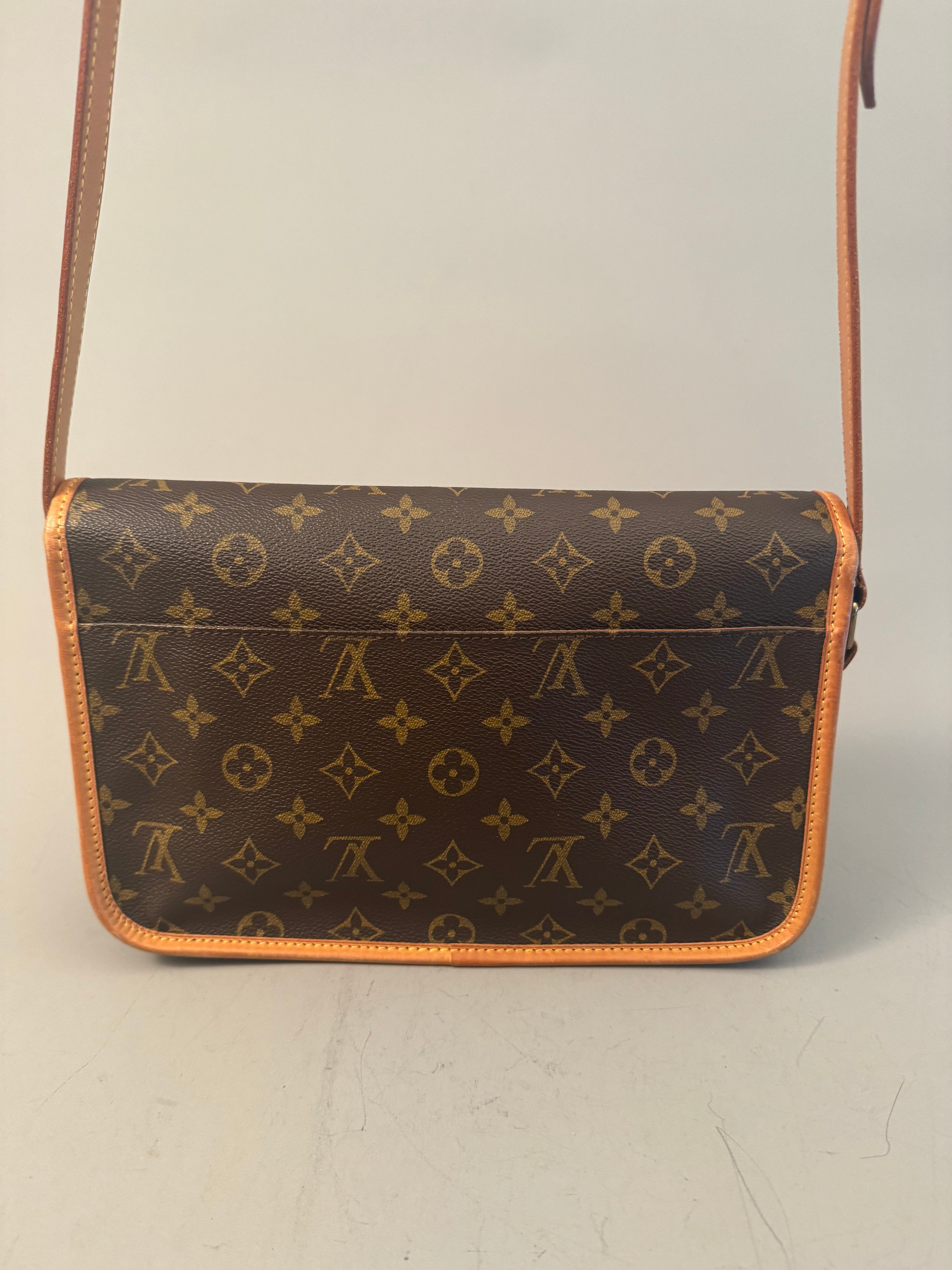 10041 Authentic Pre-Loved Louis Vuitton Gibeciere MM in Monogram Canvas