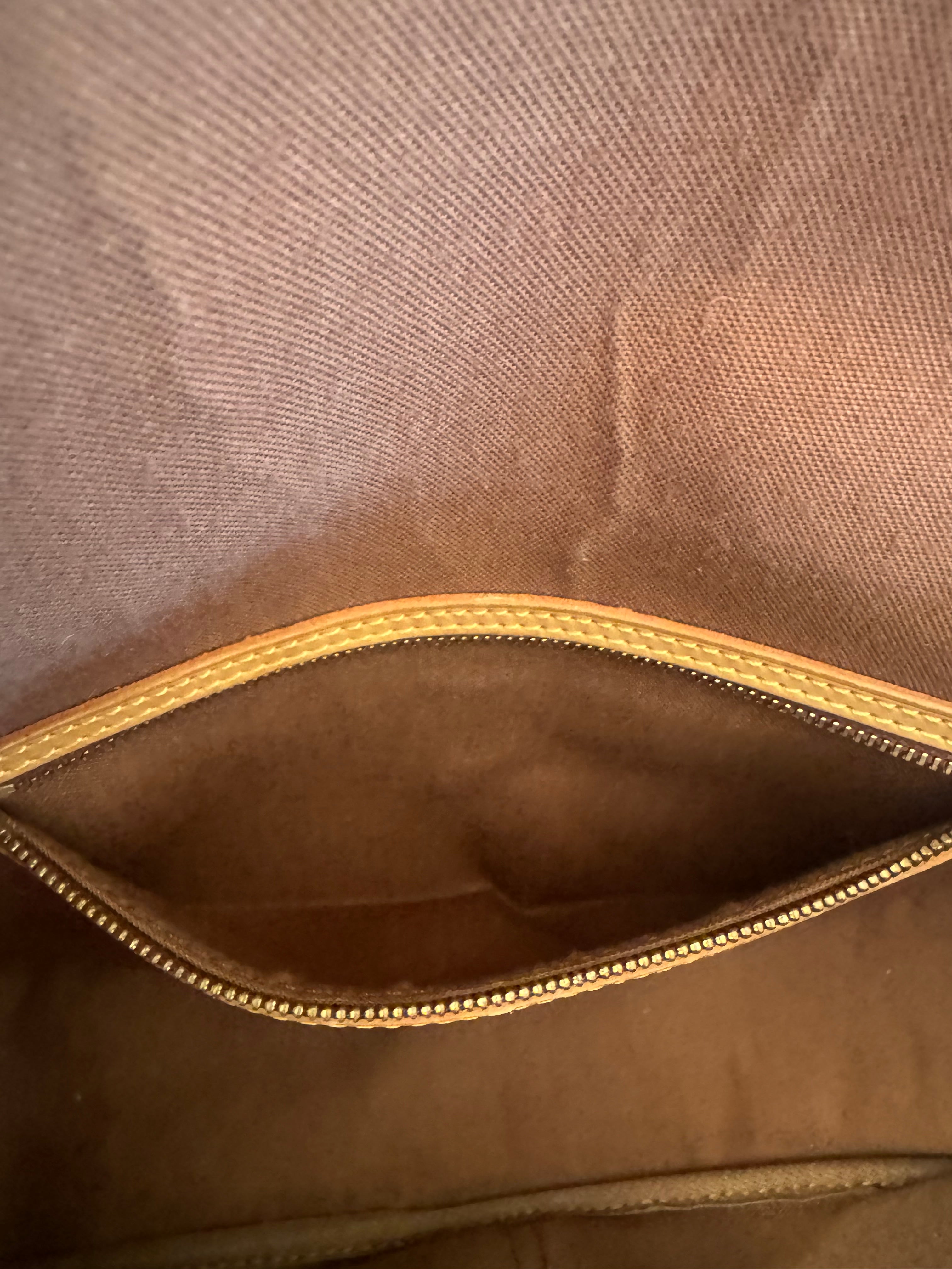 10041 Authentic Pre-Loved Louis Vuitton Gibeciere MM in Monogram Canvas