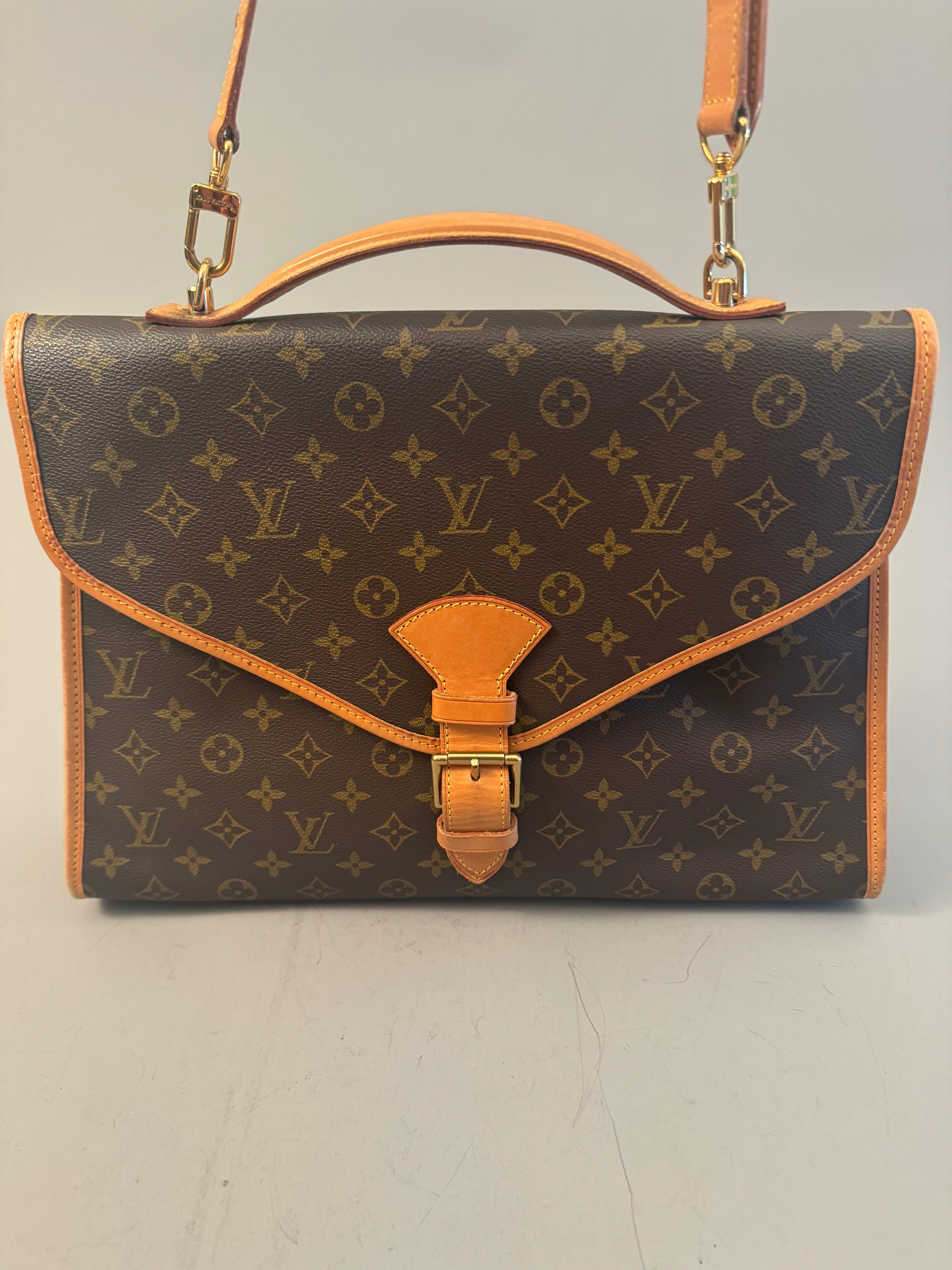 10071 Authentic Pre-Loved Louis Vuitton Beverly MM in Monogram Canvas