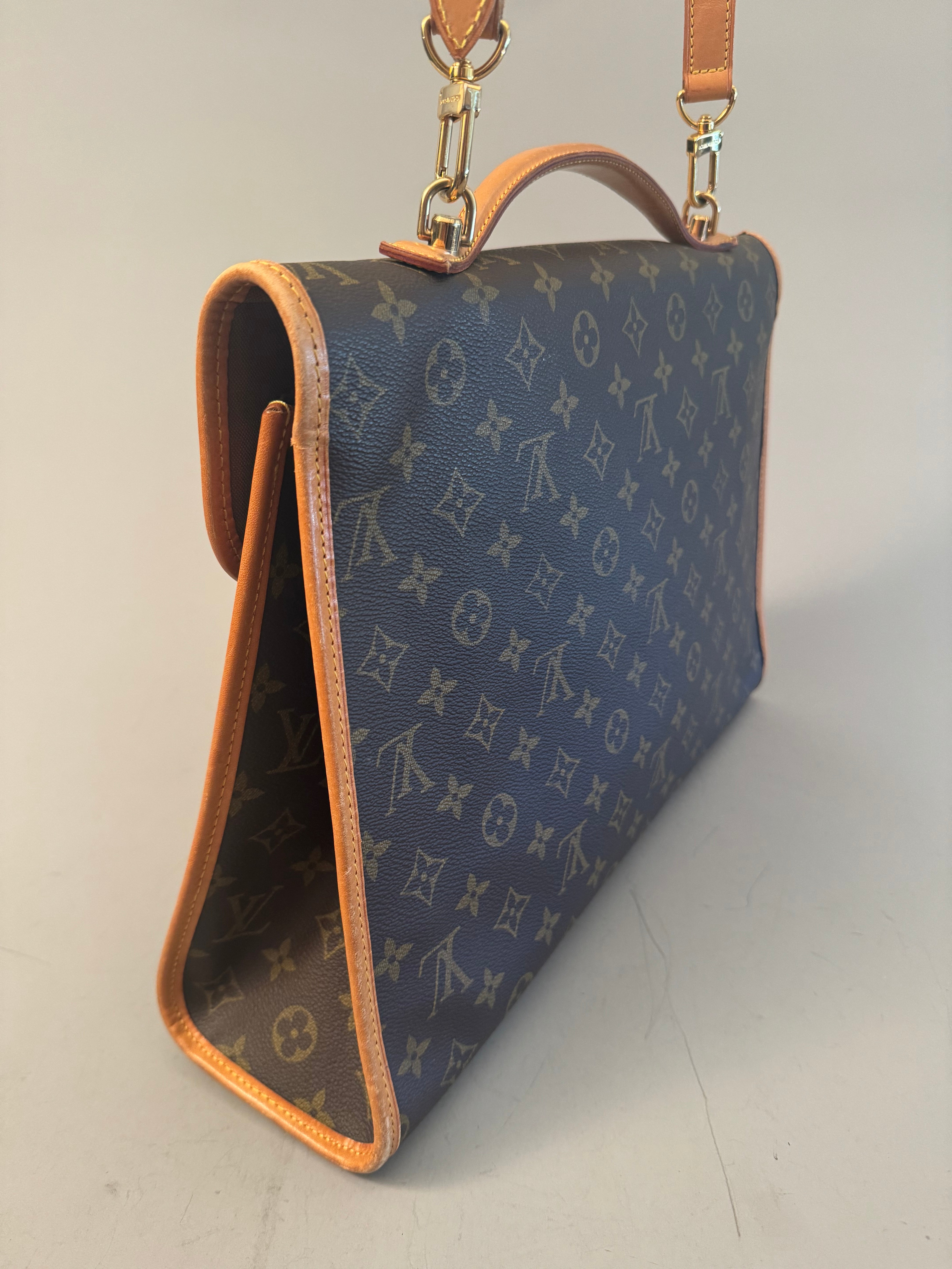 10071 Authentic Pre-Loved Louis Vuitton Beverly MM in Monogram Canvas