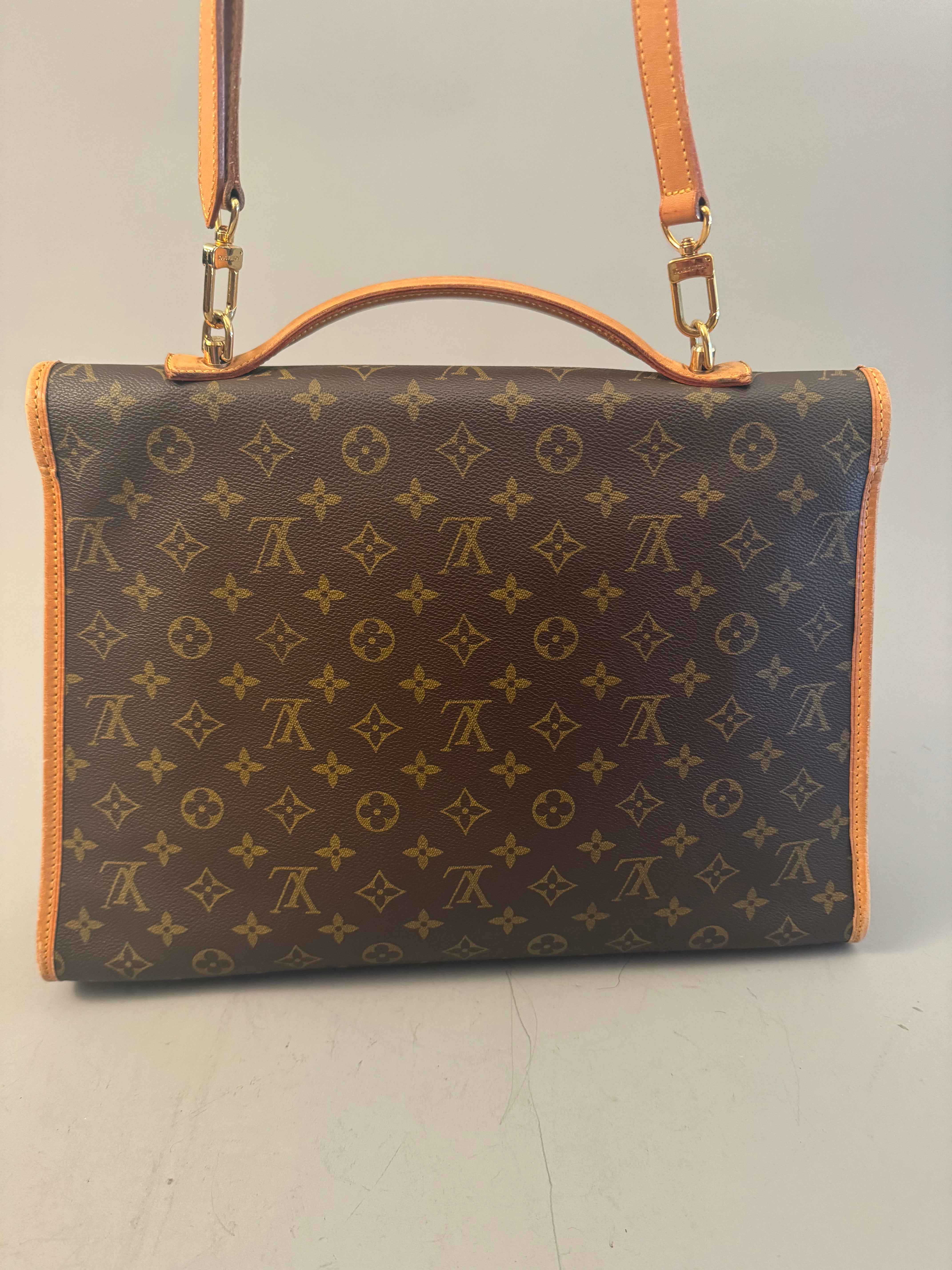 10071 Authentic Pre-Loved Louis Vuitton Beverly MM in Monogram Canvas