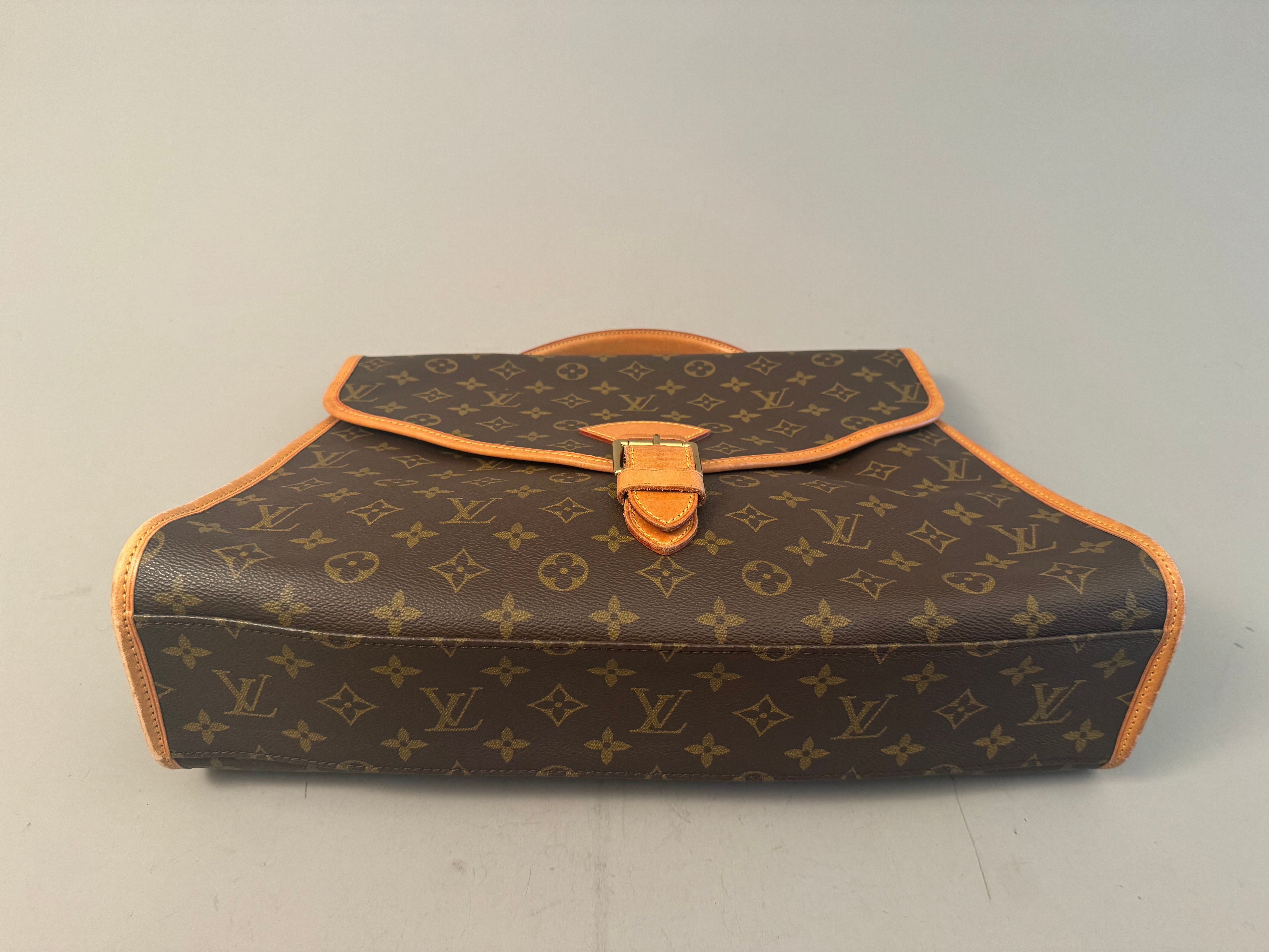 10071 Authentic Pre-Loved Louis Vuitton Beverly MM in Monogram Canvas