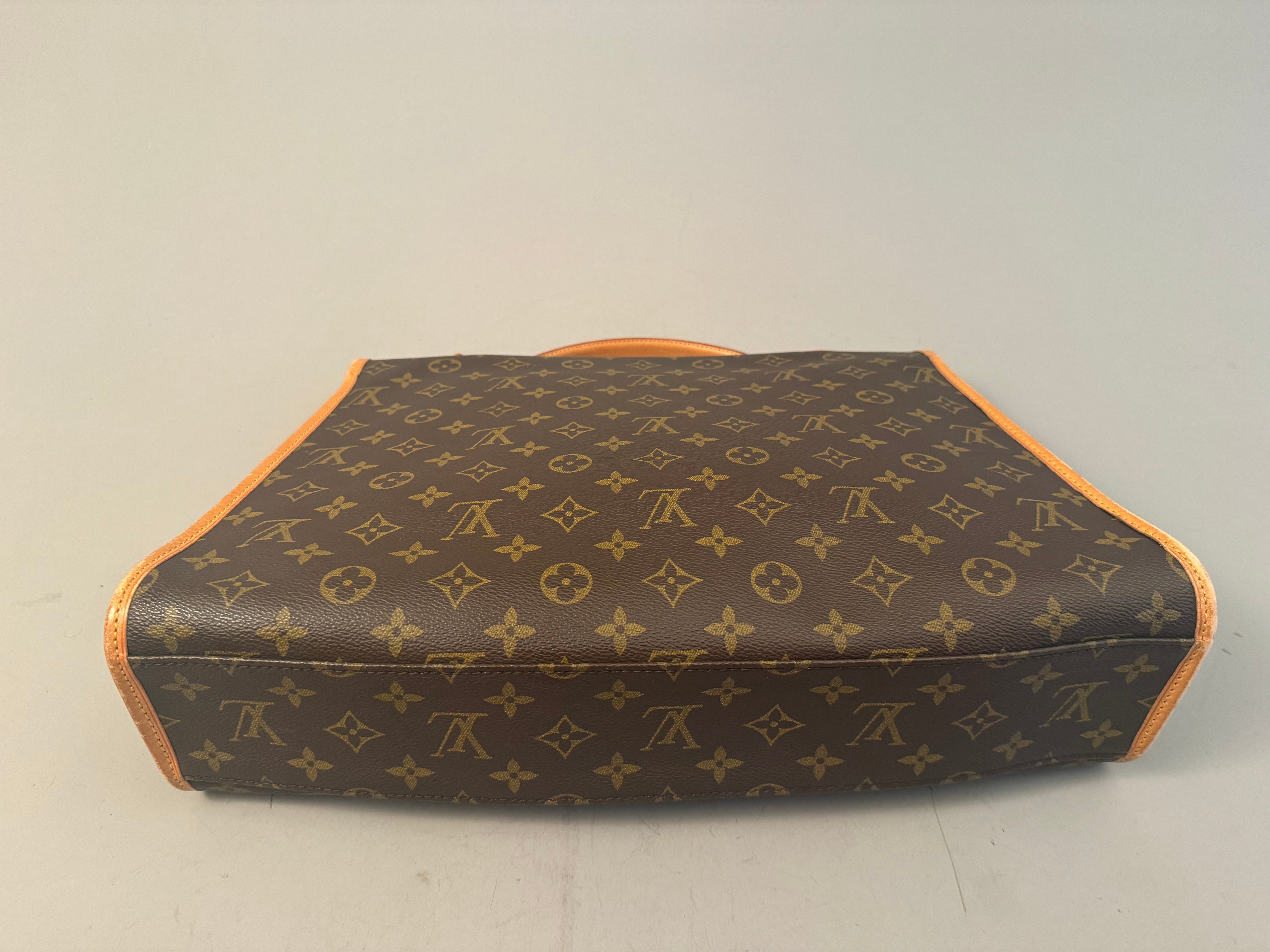 10071 Authentic Pre-Loved Louis Vuitton Beverly MM in Monogram Canvas