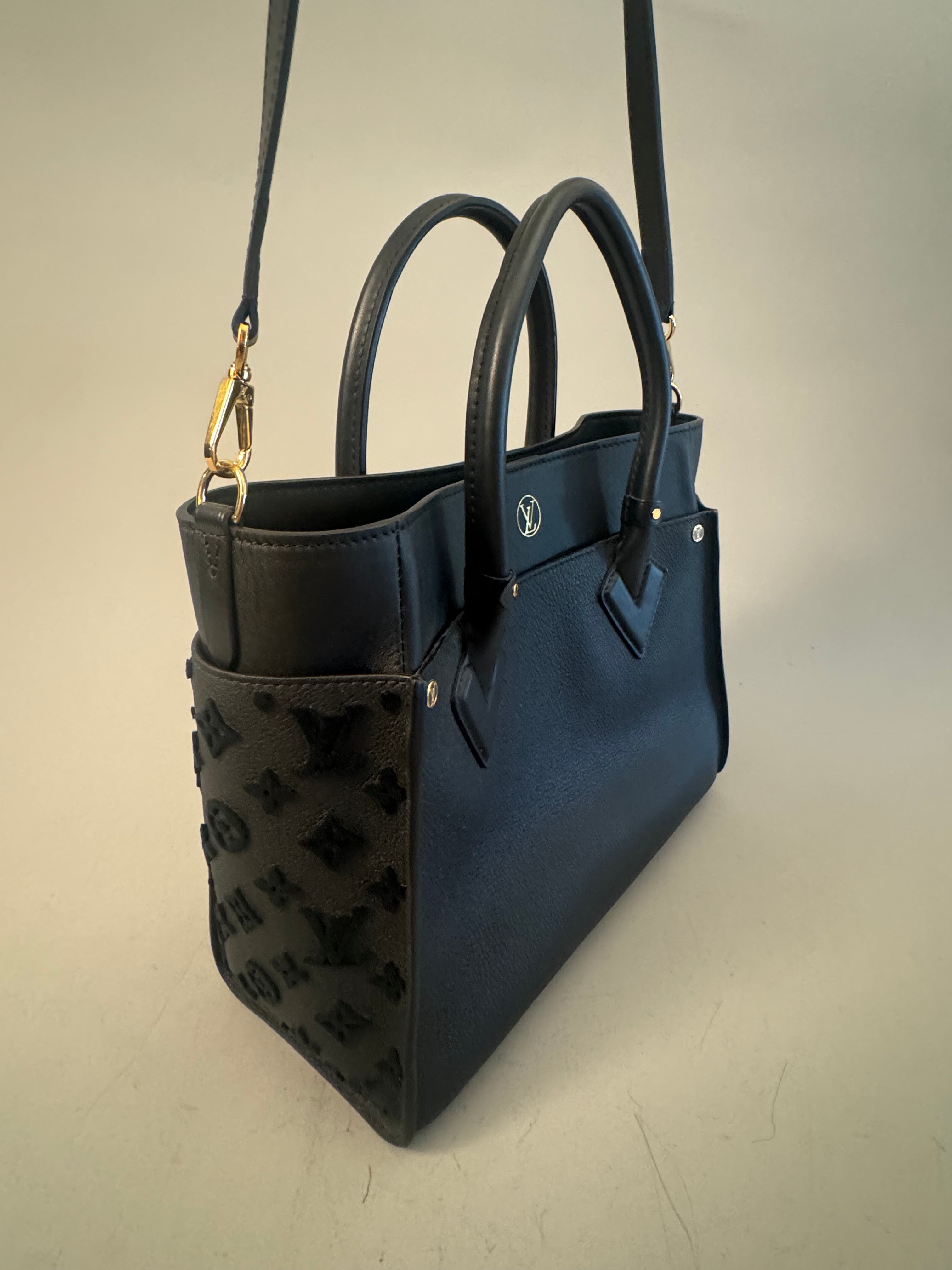 10205 Authentic Pre-loved Louis Vuitton On My Side MM in Tufted Monogram Canvas