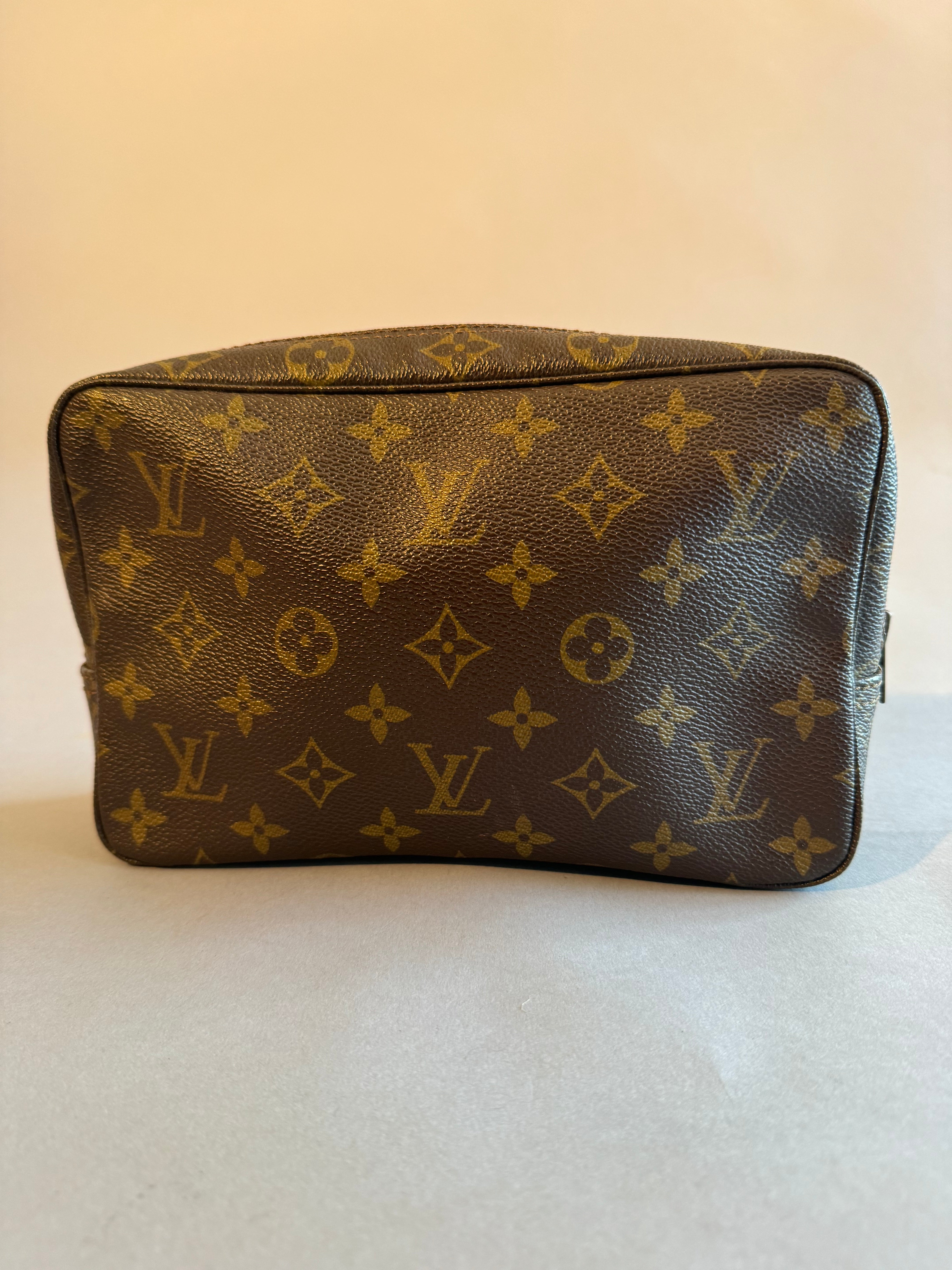 10028 Authentic  Pre-Loved Louis Vuitton Trousse 28 Monogram Canvas