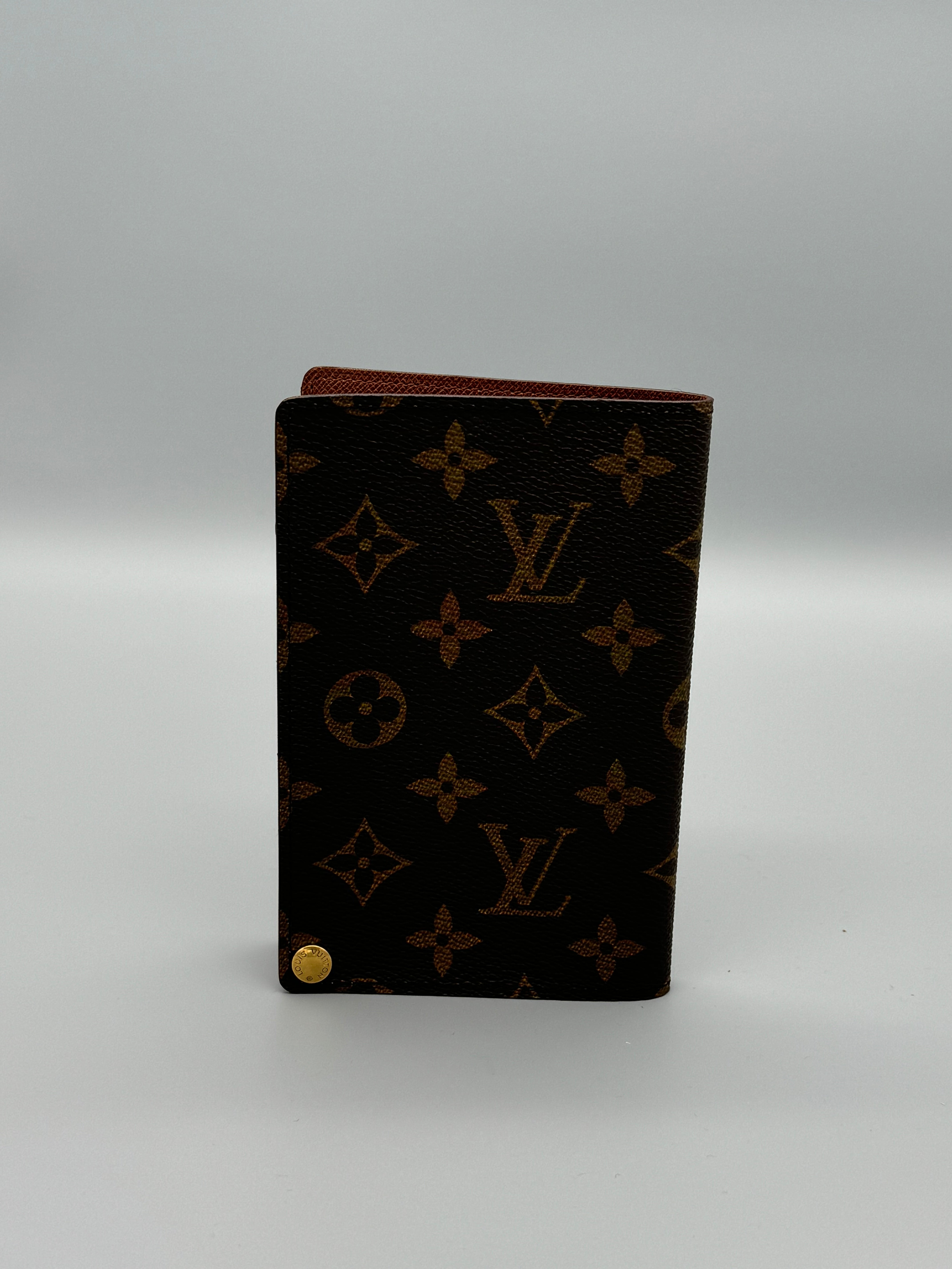 10021 Authentic Pre-Loved Louis Vuitton Pass Case in Monogram canvas